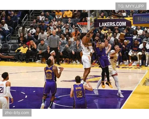 团队篮球与巨星单打并存，NBA战术呈现平衡发展趋势